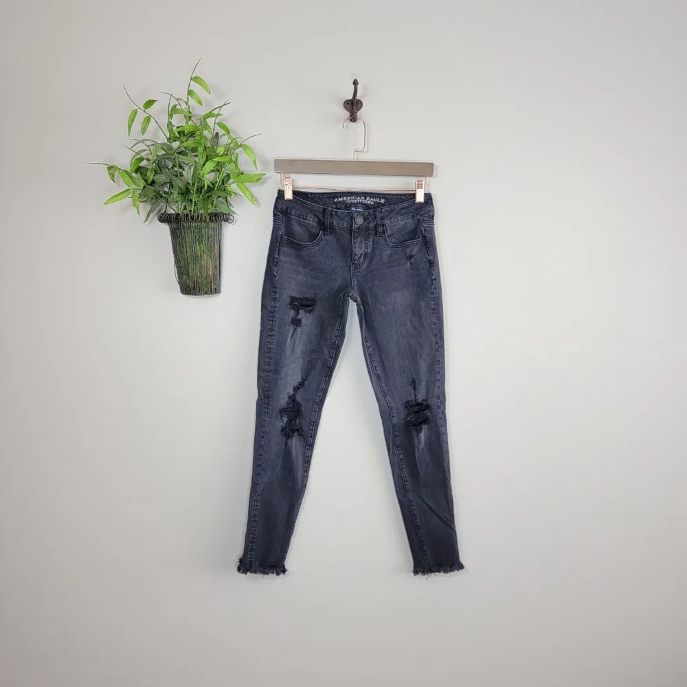 American Eagle Super Low Rise Skinny Jegging Jeans Black Distressed Frayed AE 4